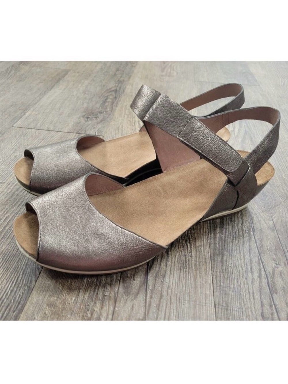 Dansko Gold Vero Wedge Sandal Size 39